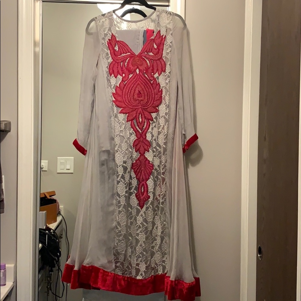 Lovely long Pakistani Gown Style Suit - Sm…
